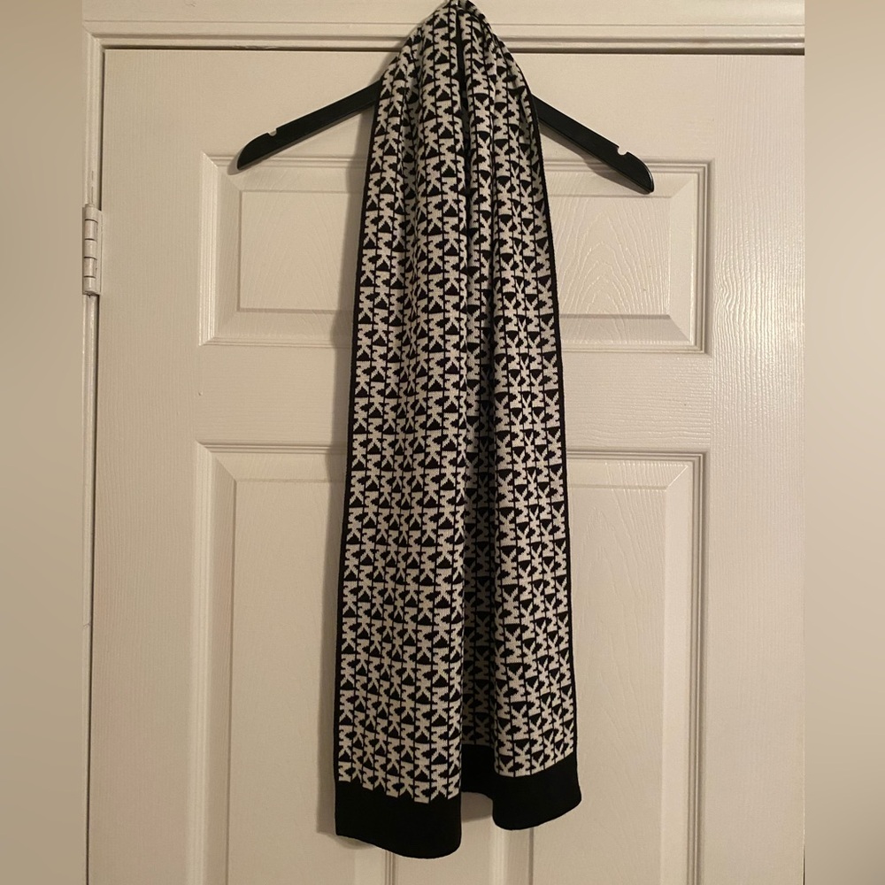 Michael Kors Scarf. Black/White. NWOT.